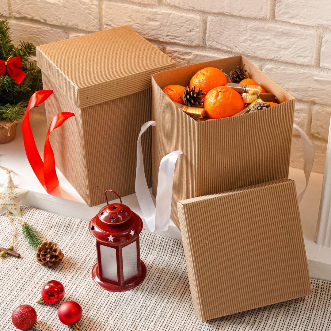 Гофрированная упаковка для подарков. Серия "Fupeco LOFT". Размер 230*230*325мм. Крышка + дно, бур/бур