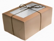 Картонная упаковка с прозрачным окном серия "Fupeco WinSweetBox" для пирожных из бур/бел крафт картона. Размер 330*250*100 мм.